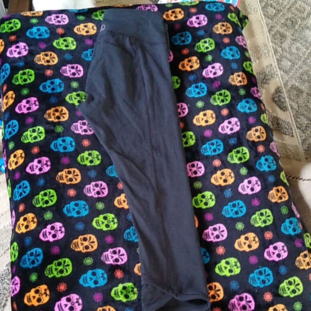 Calia by Carrie Underwood leggings.